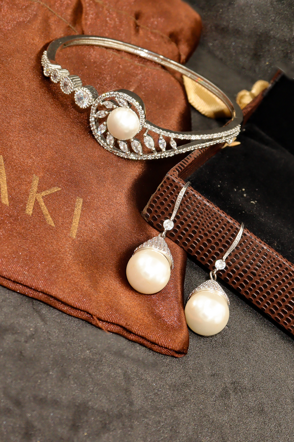 Minaki Luster of Pearls Combo Jewelry Set