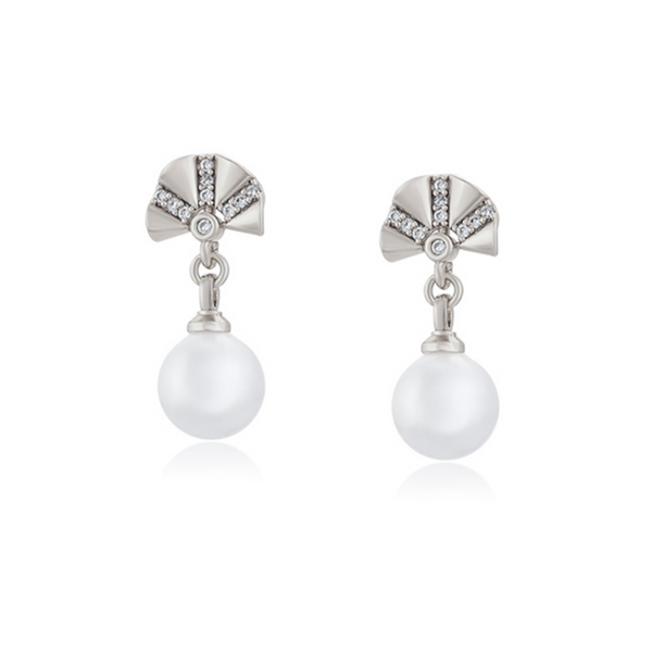 Minaki Pearl In The Sea Shell Earrings