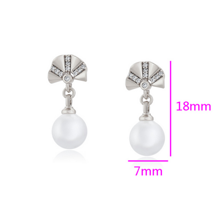 Minaki Pearl In The Sea Shell Earrings