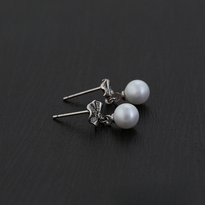 Minaki Pearl In The Sea Shell Earrings