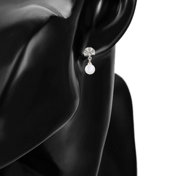 Minaki Pearl In The Sea Shell Earrings