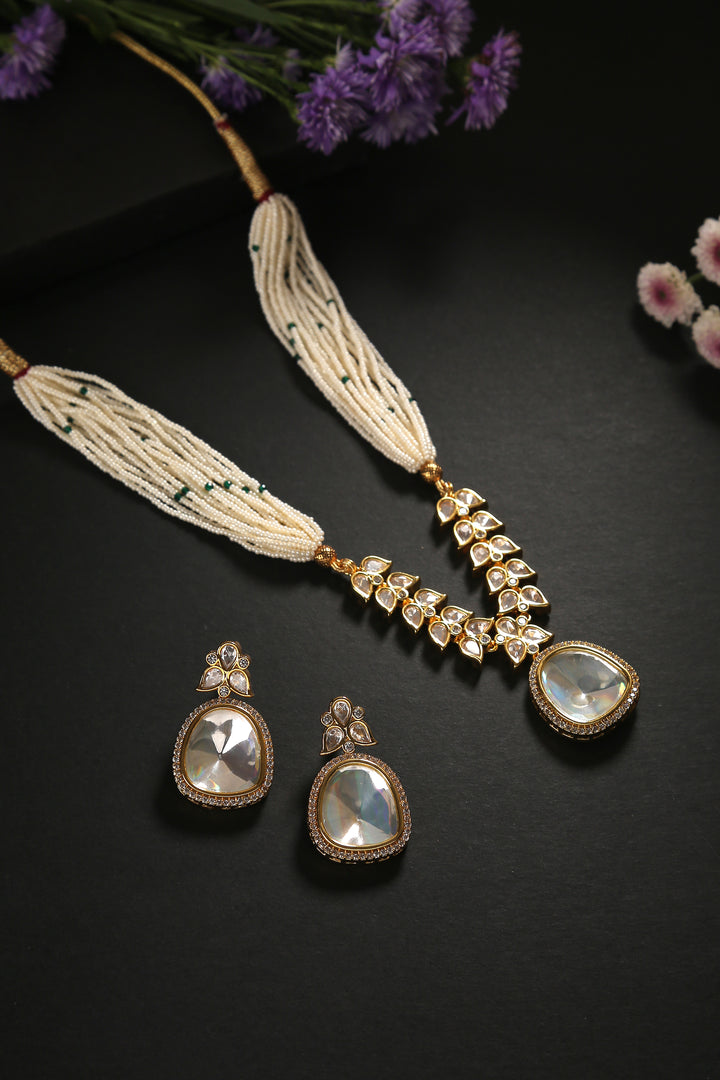 Minaki Mahwish Kundan Set