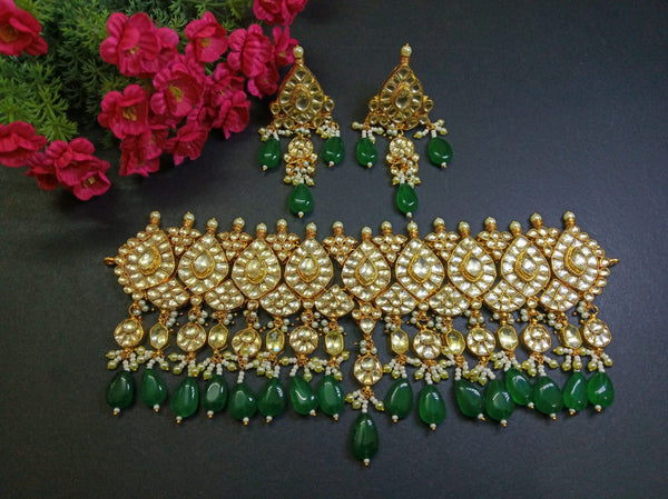 Minaki Maira Pachi Kundan Set