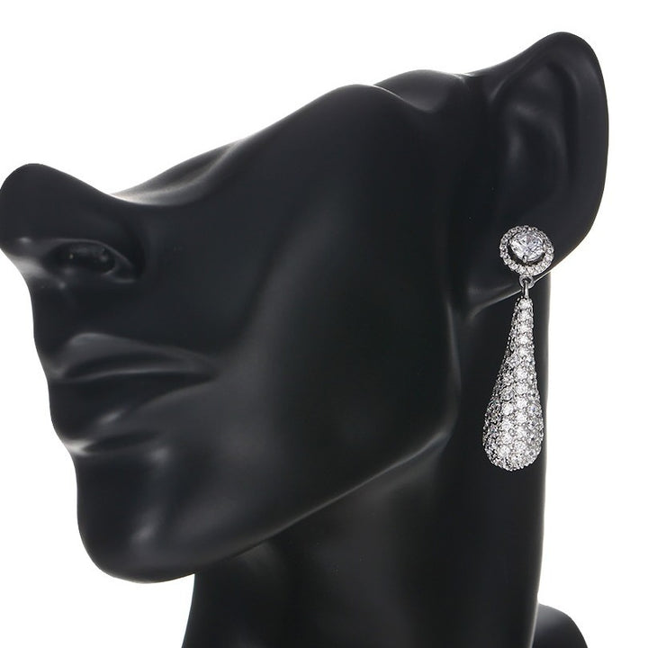 Minaki Luxurious Dimond Danglers