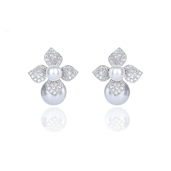 Minaki Blossom Pearl Earrings