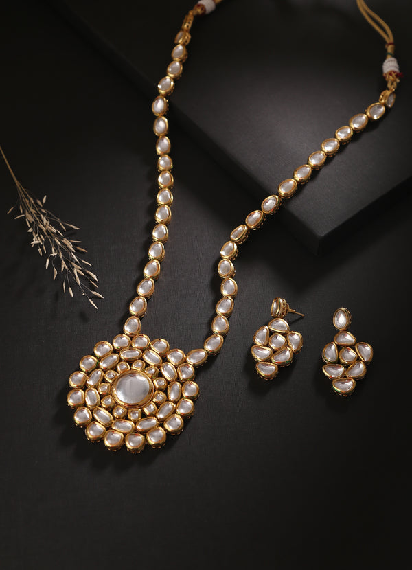 Minaki Shobha Kundan Set