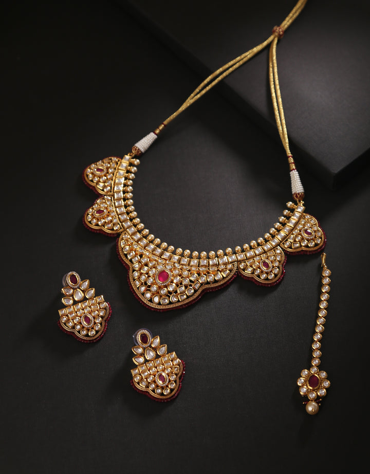 Minaki Vanika Kundan Set