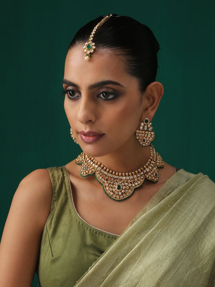 Minaki Vanika Kundan Set
