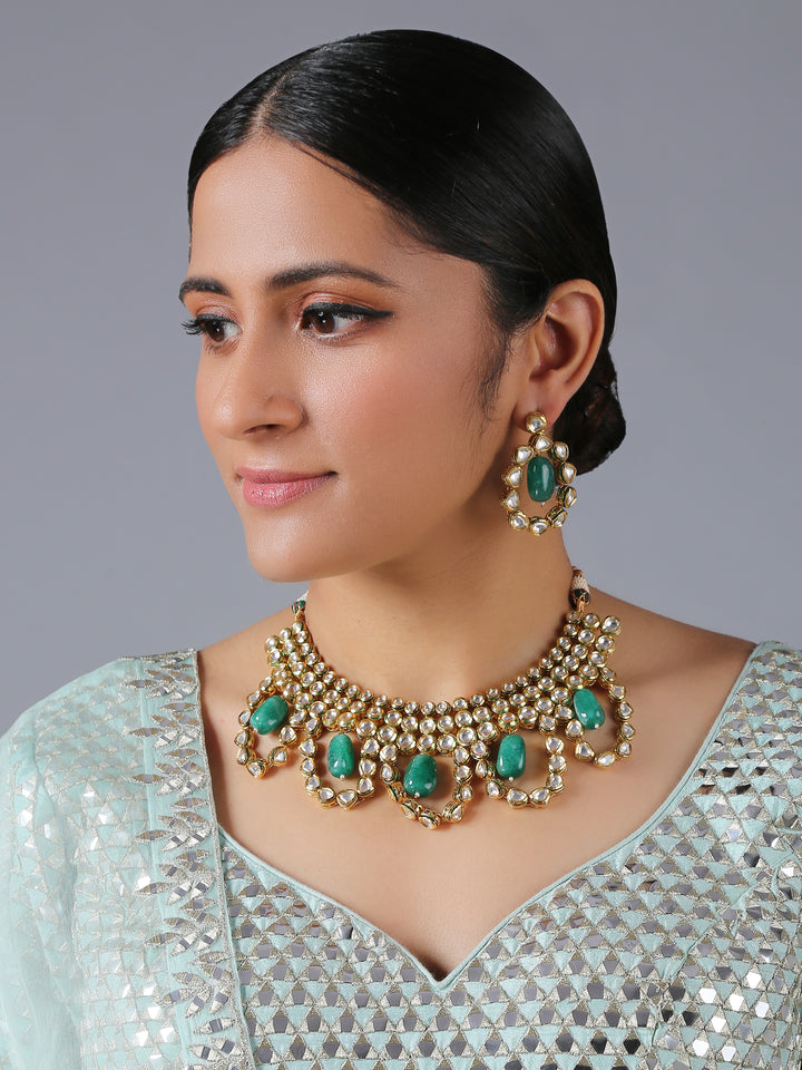 Minaki Qurbat Kundan Set