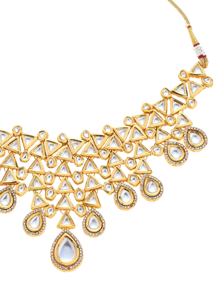 Minaki Faatina Kundan Set