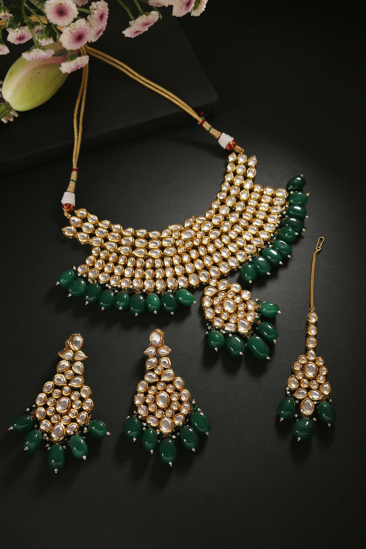 Minaki Hosneara Kundan Choker Set