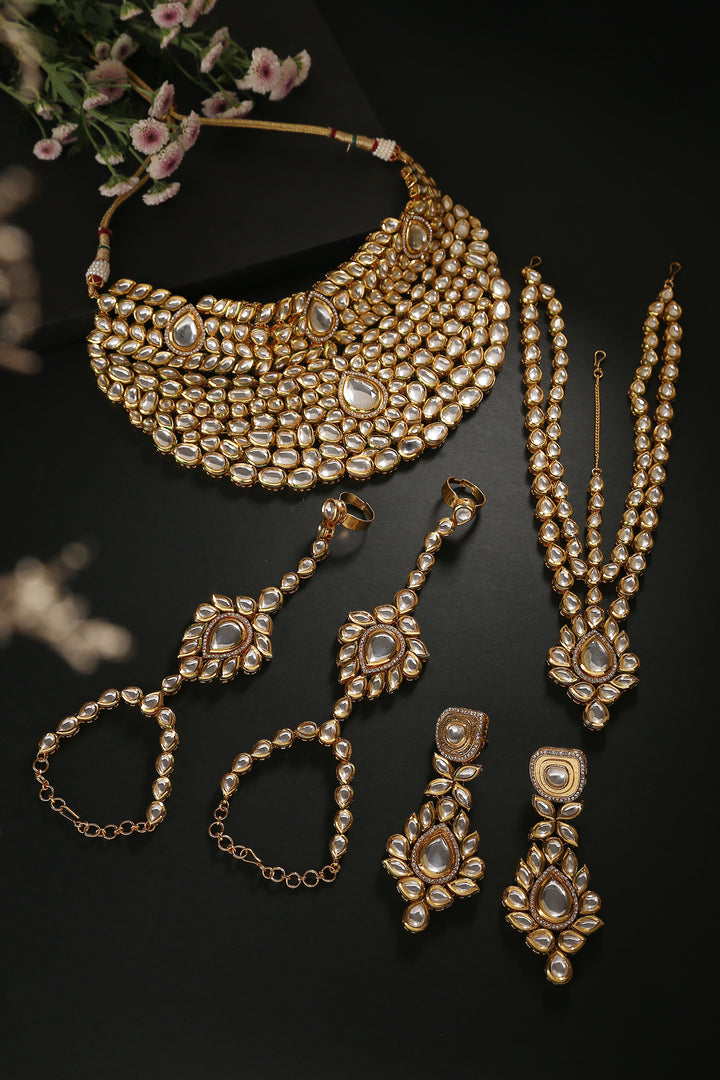 Minaki Aroosi Kundan Jewellery Set
