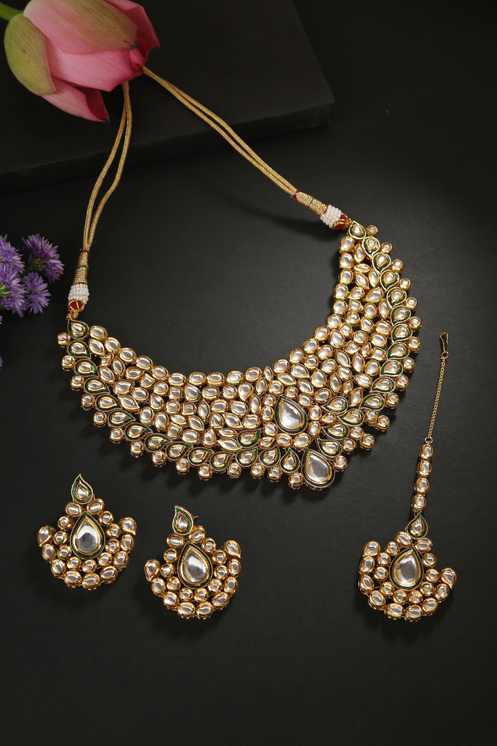 Minaki Gayathri Kundan Set