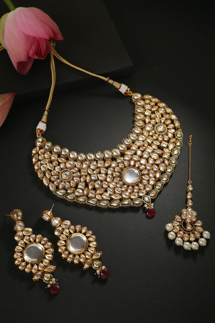 Minaki Lakshmi Kundan Set