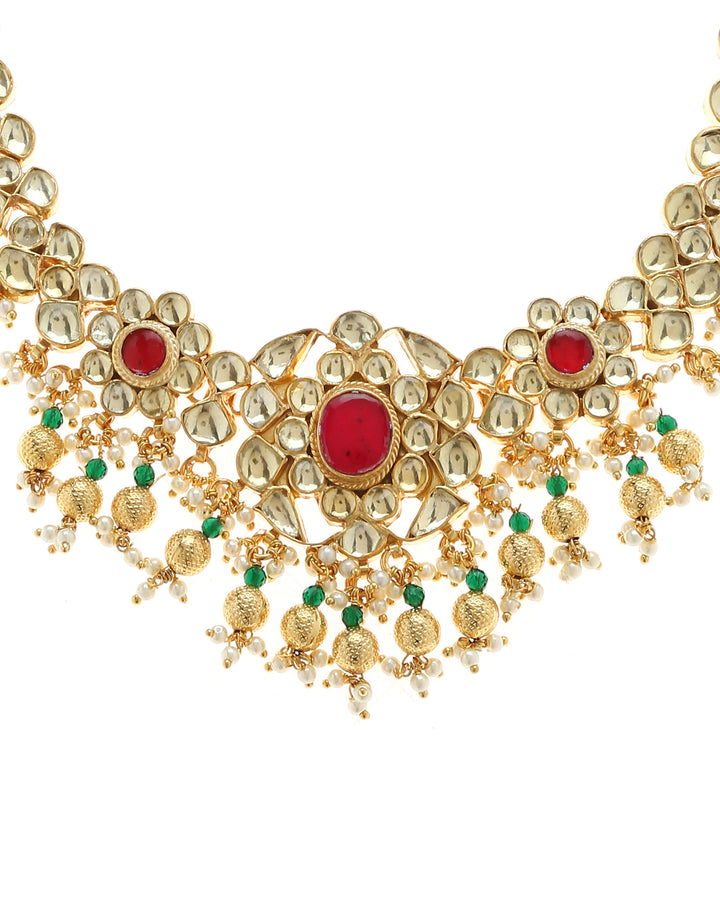 Minaki Harmony Kundan Set