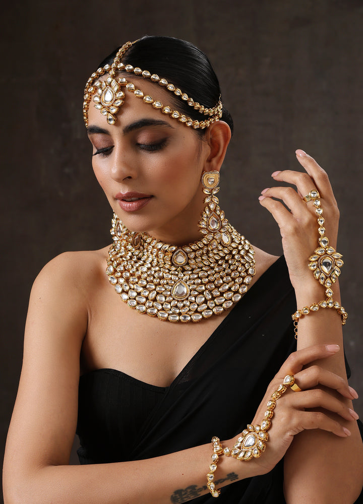 Minaki Aroosi Kundan Jewellery Set