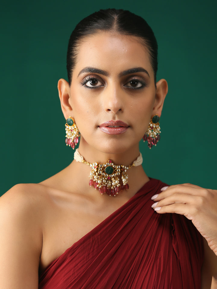Minaki Pallavi Kundan Set