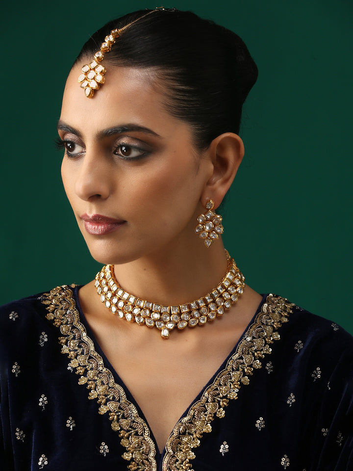 Minaki Adaa Kundan Set