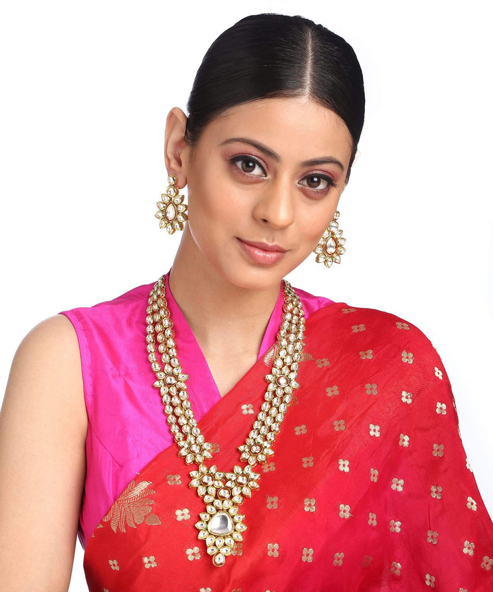 Minaki Long Kundan Set