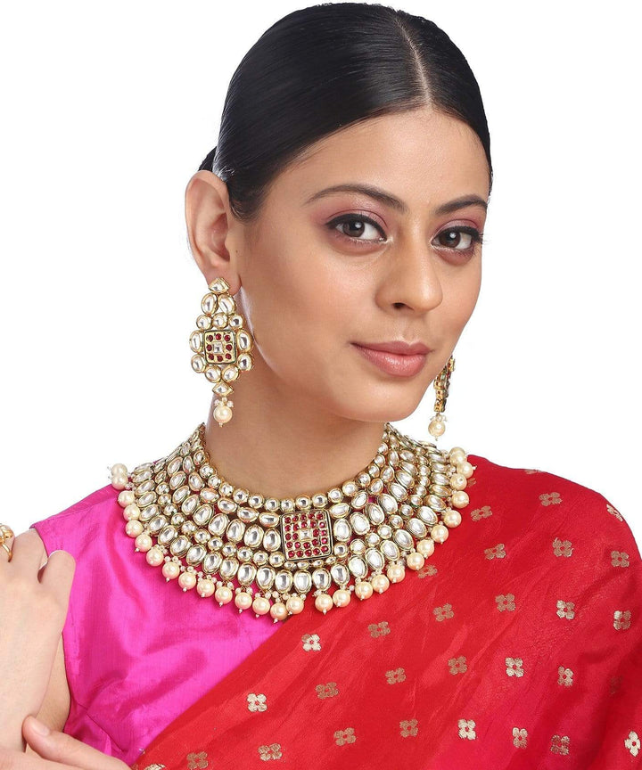 Minaki Neckline Kundan Set
