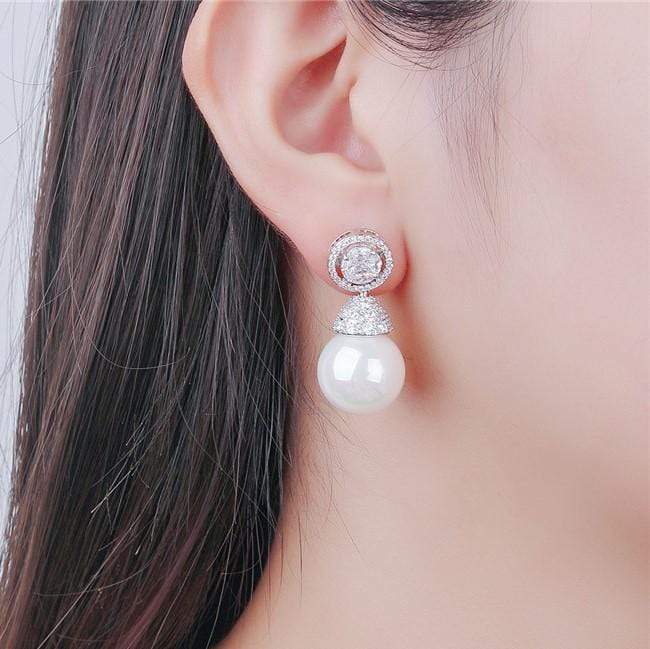 Minaki Solitaire Pearl Drop Earrings