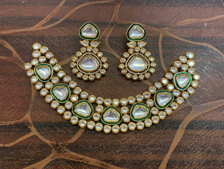 Minaki Kundan Choker Set